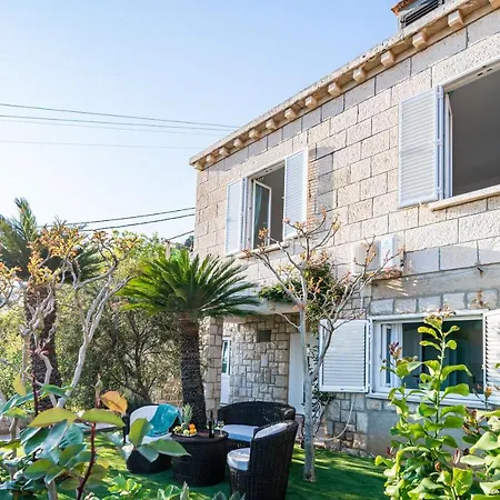 Sea View Magnolia Apartman